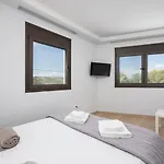 Dias Vila *